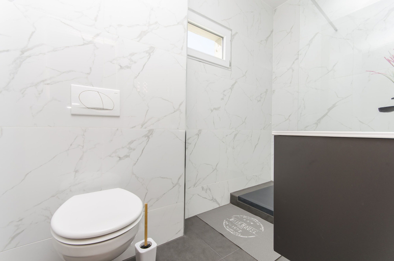 Bathroom 4, Apartments Katarina, Pirovac