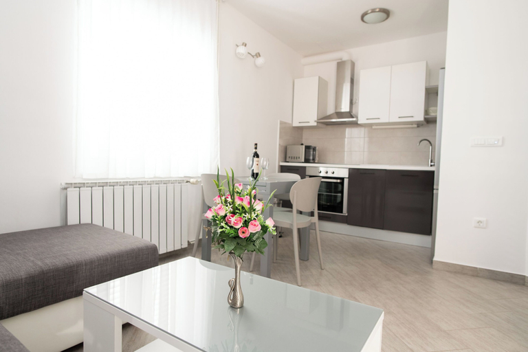 Others 5, Apartments Maja, Rogoznica