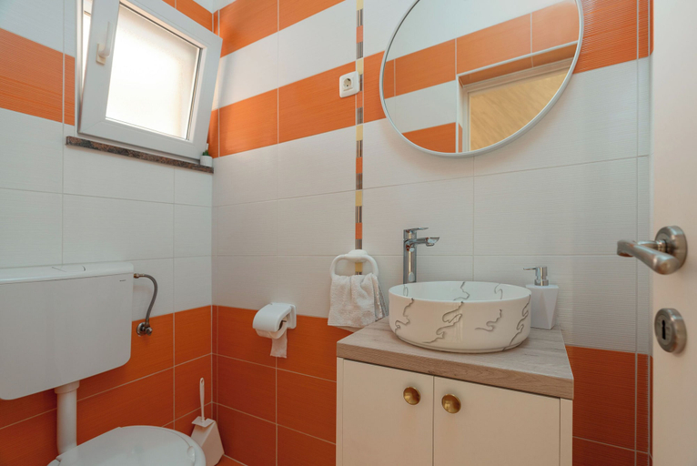 Bathroom 4, House Leonardo, Galovac