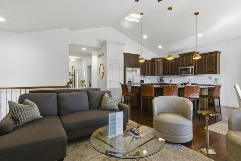 Living area 5, Fairway Retreat, Camden