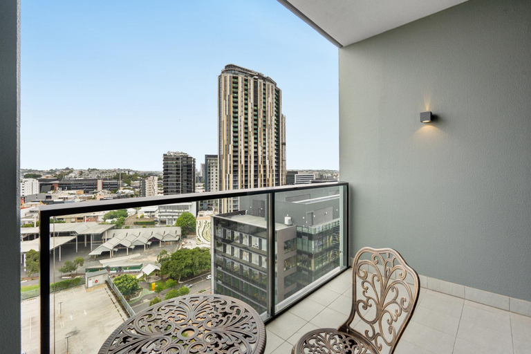 Balcony/terrace 2, Bright 2-Bed Apartment in Bowen Hills, Bowen Hills