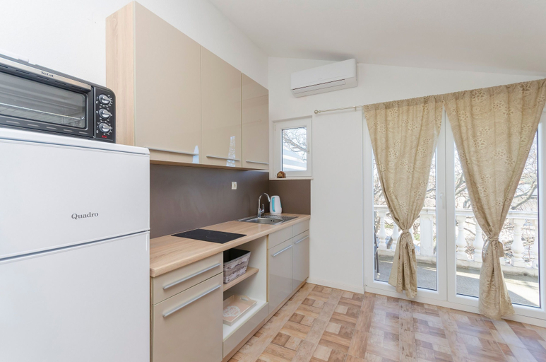 Others 5, Apartments Snjezana, Pirovac