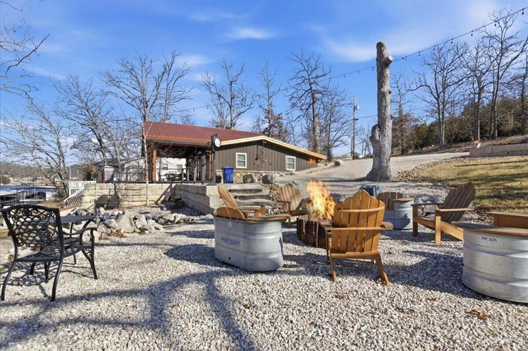 Fireplace 4, Lakefront w/ Private Dock, 2 Slips, Swim Mat, Firepit, & Covered Patio 44mm, Camden