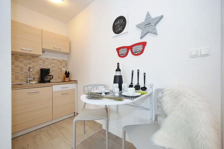 Others 5, Apartment Kokolo, Pakoštane