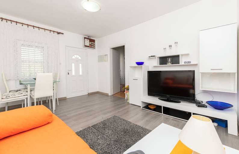 Others 4, Apartment Marica, Marina