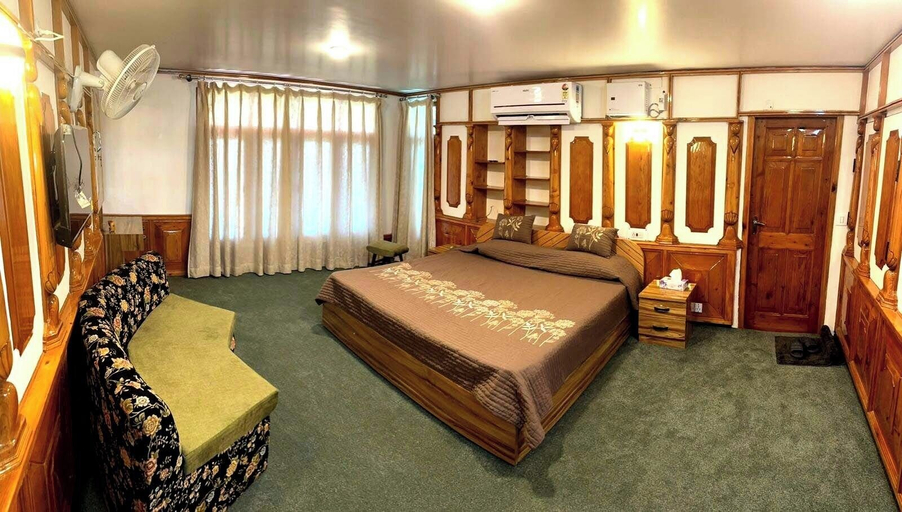 Room 3, Red Wood Nishat Dal Lake, Srinagar