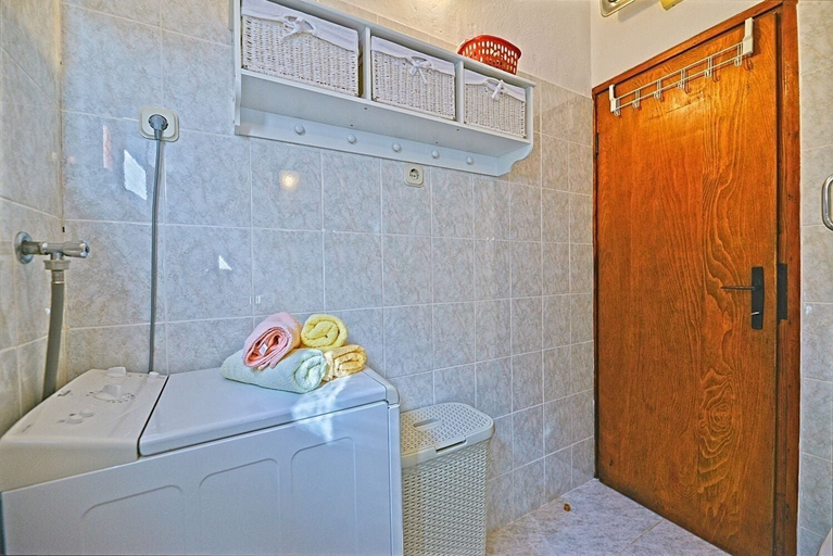 Bathroom 3, House Viki, Postira