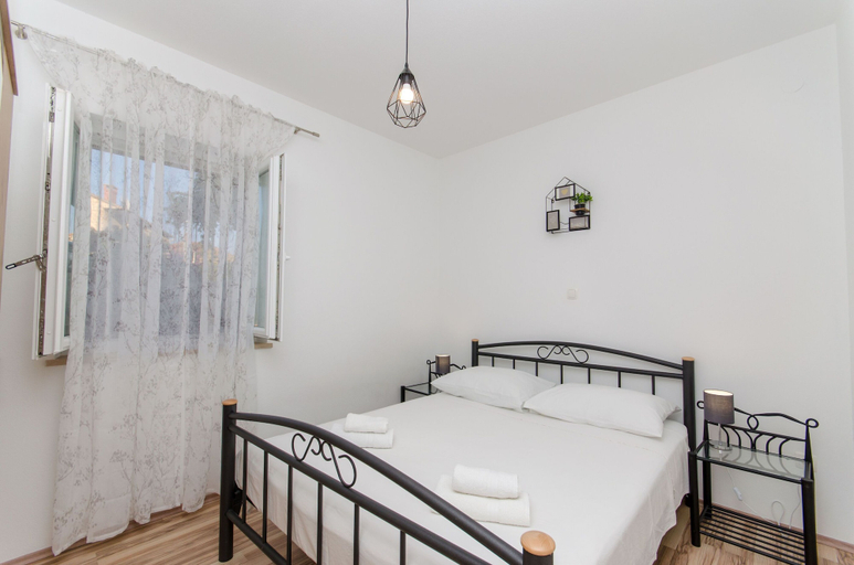 Bedroom 2, Apartments Marina, Postira