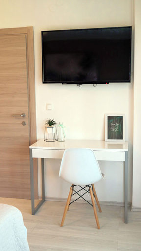 Television 3, House Yellow, Dobrinj