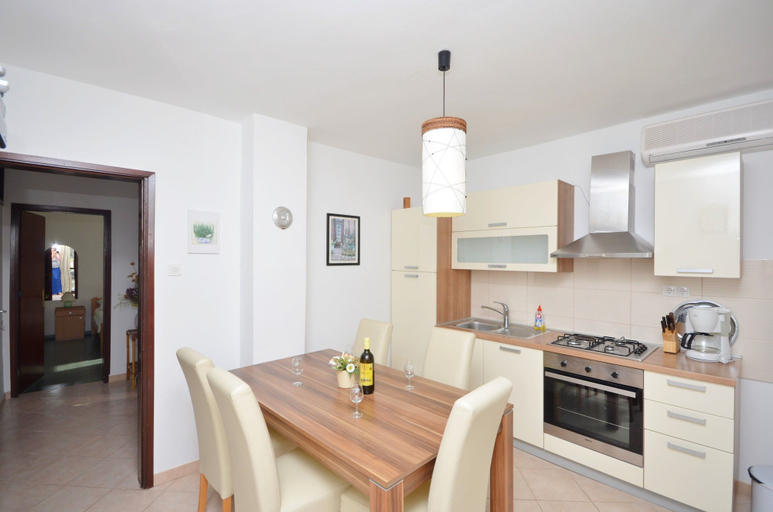 Others 4, Apartment Gordan, Murter