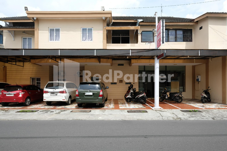 Exterior & Views 2, Aster Triplets Guest House JCM Mitra RedDoorz, Sleman