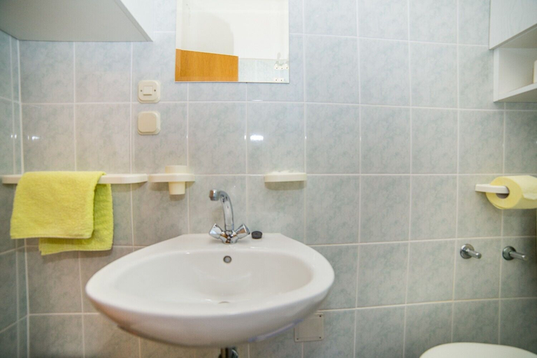 Bathroom 3, Apartments Saga, Omiš