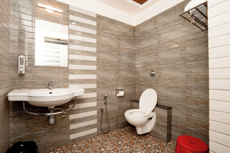 Bathroom 4, De Royale Montana Hotel and Resorts, Dakshina Kannada