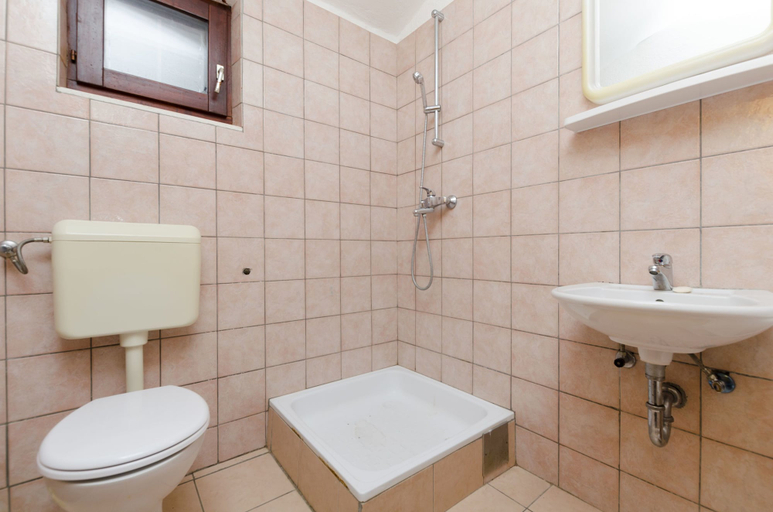 Bathroom 5, Apartments Mirko, Okrug