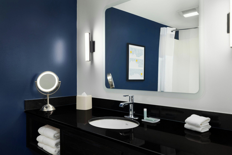 Bathroom 4, City Express by Marriott Washington, DC Northeast, Washington D.C.