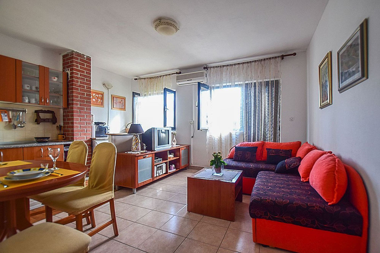 Others 5, Apartments Derado, Supetar