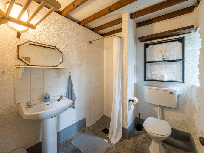 Bathroom 4, Ventry Farm Cottages