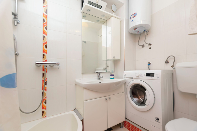 Bathroom 4, House Stipan, Marina