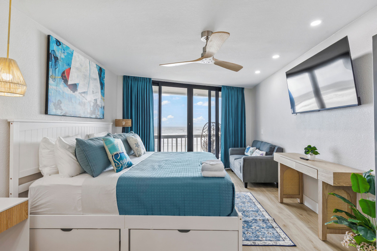 Room 2, Ocean Breeze Resort, Volusia