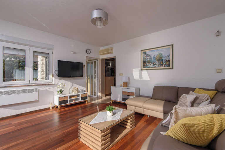 Others 4, Apartment Helli, Okrug