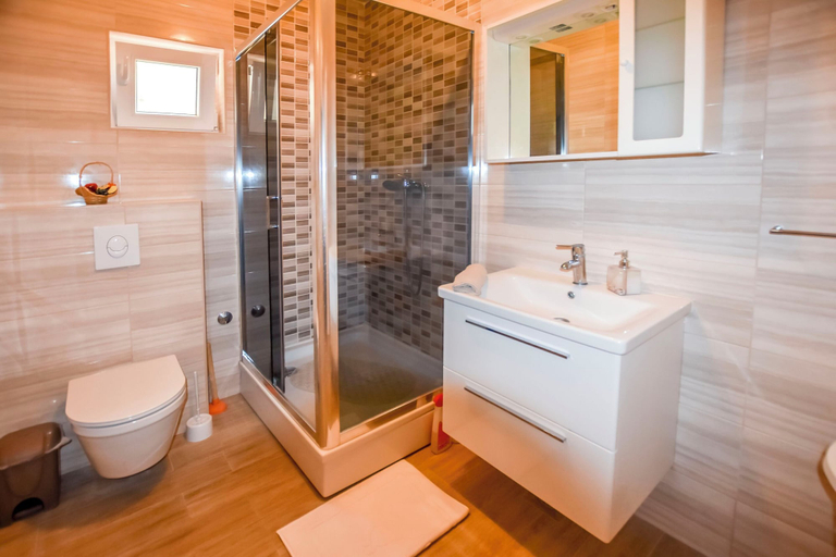 Bathroom 3, Apartments Calida B, Pakoštane
