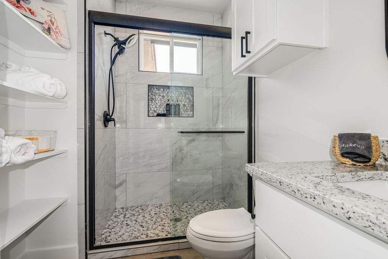 Bathroom 5, Live Oak Cabins-sleeps 8 W/hot-tubs, Gillespie