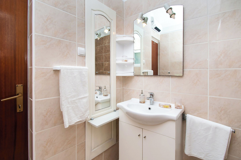 Bathroom 3, Apartment Ivan Vrsi, Nin