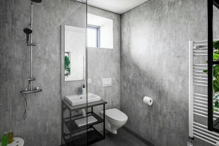 Bathroom 3, The New Post Office, Vestmannaeyjar
