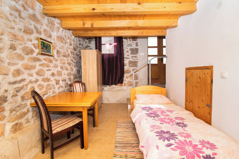 Room 4, House Stone Curlew 3, Polača