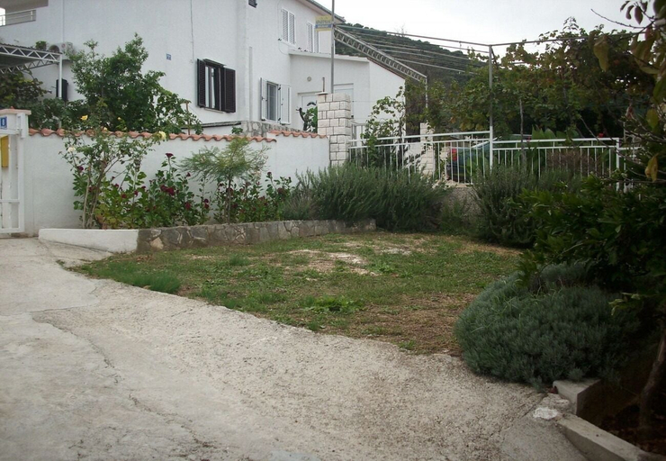 Courtyard, Apartment Slaven, Marina