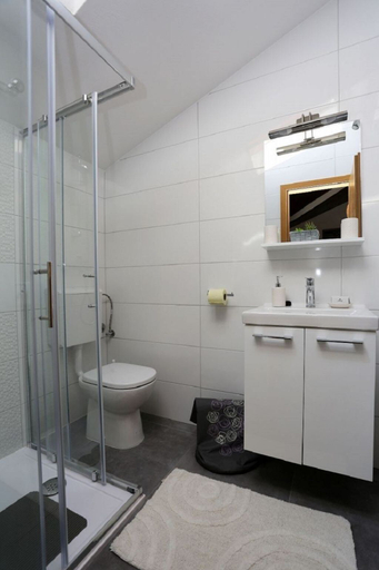 Bathroom 5, Apartment Aldica, Supetar