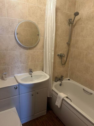 Bathroom 4, Savoy Hotel, Lincolnshire