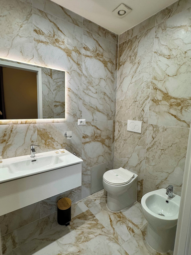 Bathroom 5, LA MURAGLIA DI SAN PIETRO, Rome