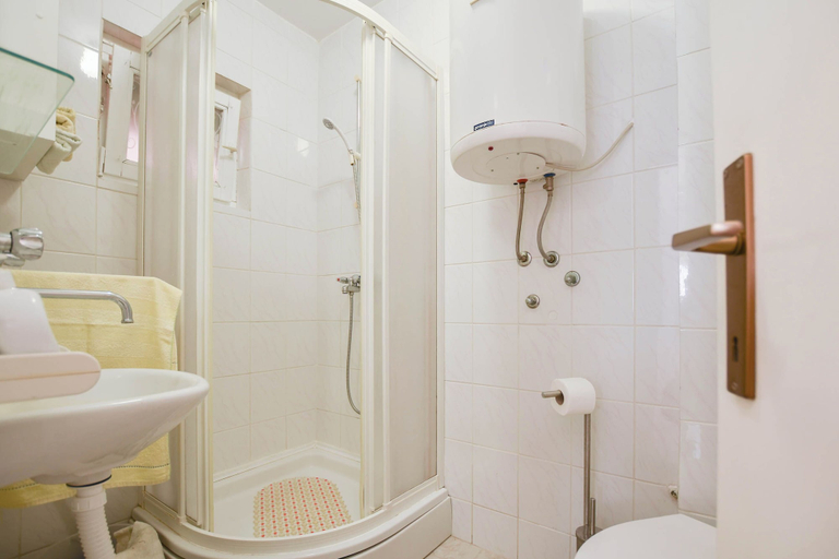 Bathroom 3, Apartments Clair, Pag