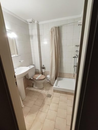 Bathroom 3, Hotel Isidora, East Macedonia and Thrace