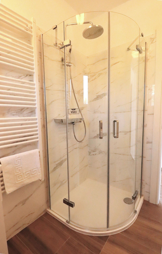 Bathroom 2, House Villa Mendula, Okrug
