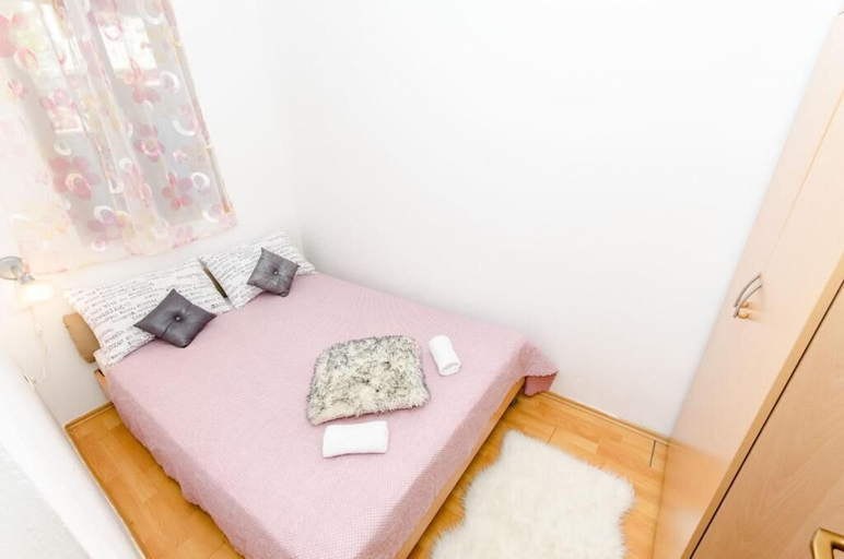 Bedroom 3, Apartments Otjana, Marina