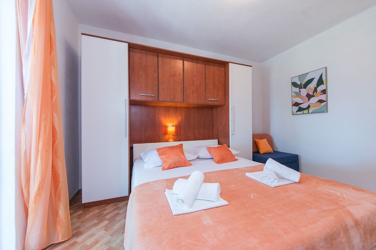 Bedroom 2, Apartments Robert, Brela