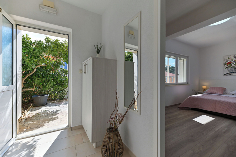 Others 5, Apartments Kapetan, Trogir