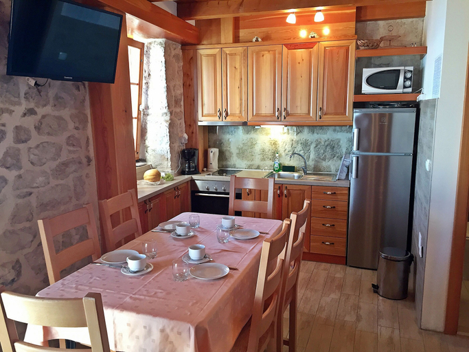 Others 4, Villa Peace, Dugi Rat