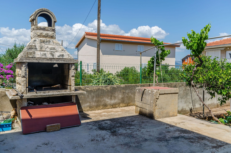 BBQ/picnic area, Apartment Skoko, Trogir