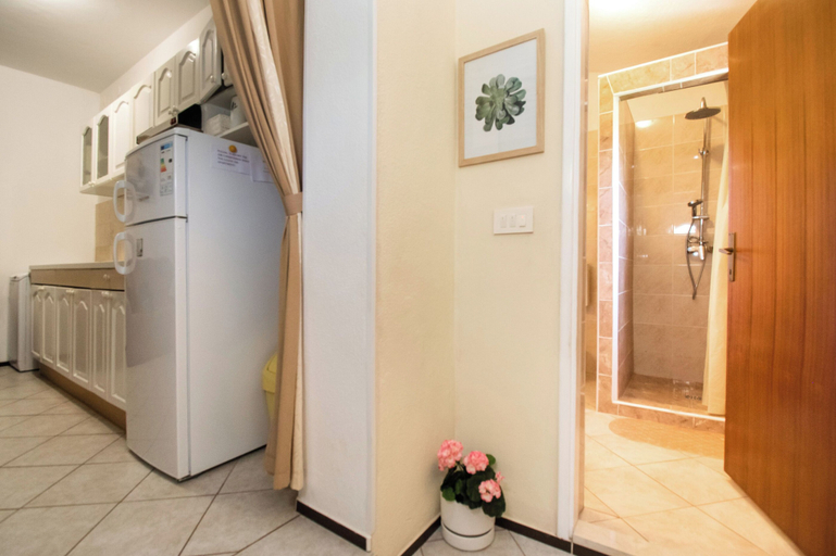 Others 5, Apartment Ivan Vrsi, Nin