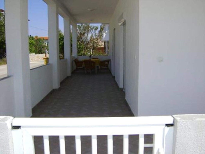Others 3, Apartments Ivica, Vir