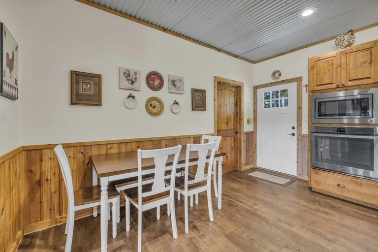 Room 4, Farmhouse Charm 10 Min to Downtown, Pet Friendly!, Gillespie