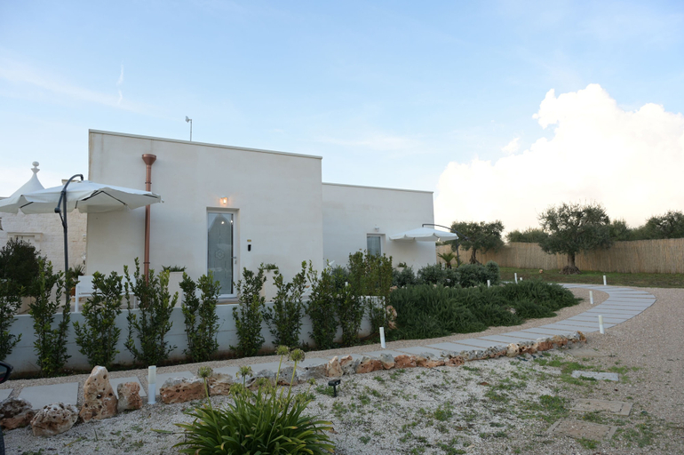 Garden view 5, Apulian Charme Trulli & Cottage (Alberobello), Taranto