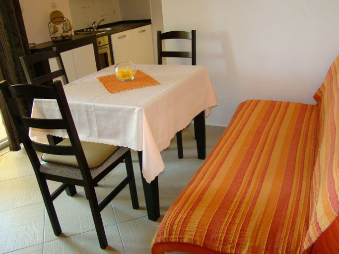 Others 4, Apartment Zana, Sali