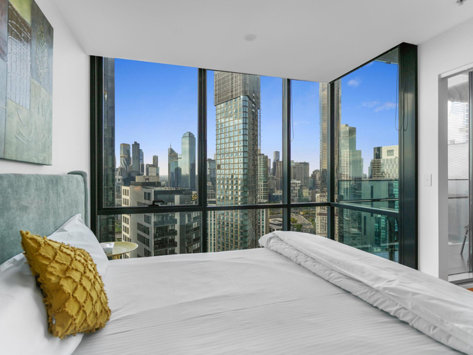 View, Stylish 2-Bed Apartment with Stunning City Views, Melbourne