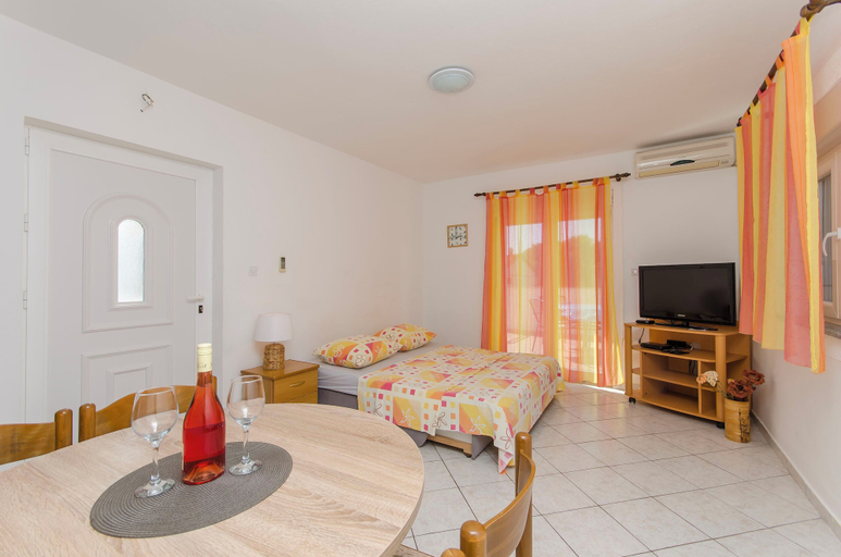 Others 5, Apartments Danica, Pirovac
