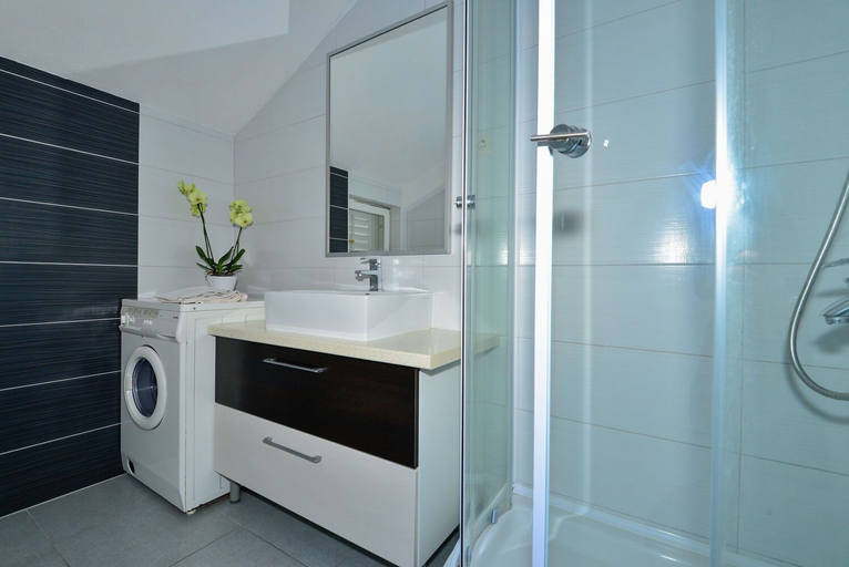 Bathroom 4, Apartment Marijo, Makarska