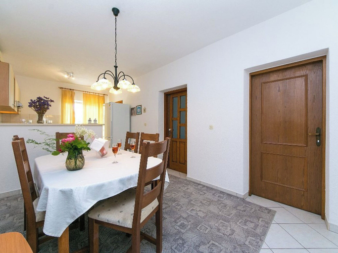 Others 5, Apartments Mario, Brela